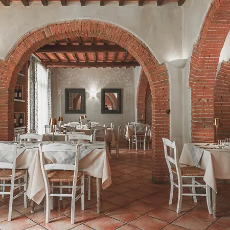 Borgo San Martino - & 3*
